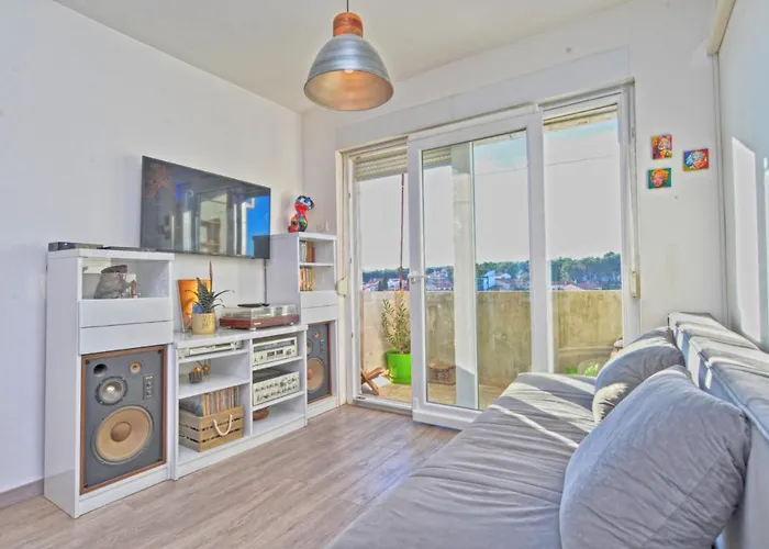 Elda 2144 아파트 풀라